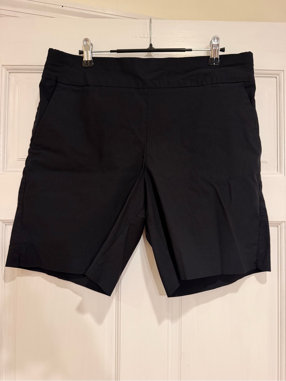 New York & Company Black Womenโs Stretch Bermuda Shorts